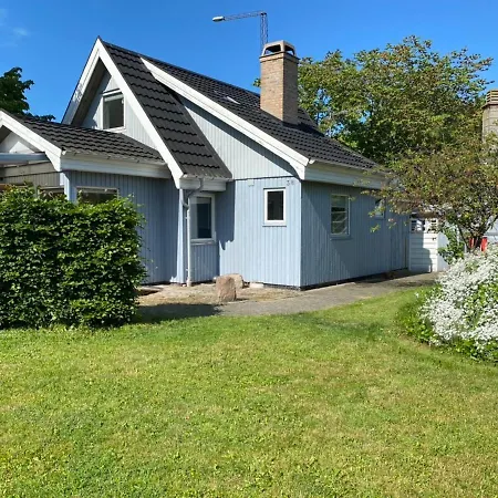 Charmerende Aeldre Sommerhus Taet Pa Strand Og City Holiday home *