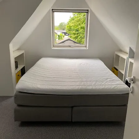 Holiday home Charmerende Aeldre Sommerhus Taet Pa Strand Og City *