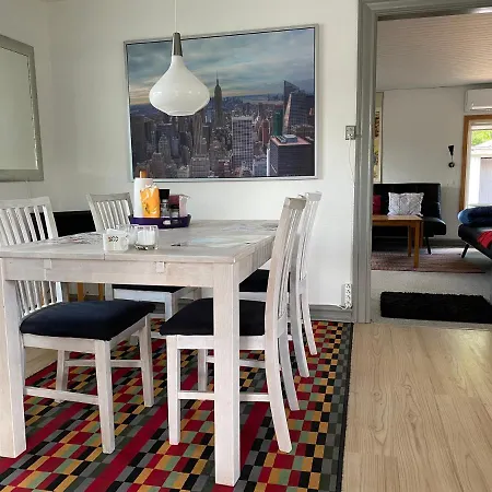 Holiday home Charmerende Aeldre Sommerhus Taet Pa Strand Og City *