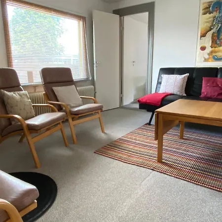 Charmerende Aeldre Sommerhus Taet Pa Strand Og City Holiday home *