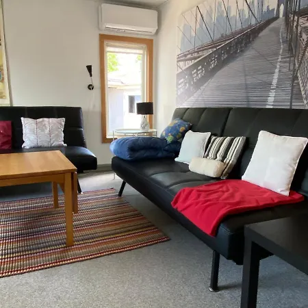 Charmerende Aeldre Sommerhus Taet Pa Strand Og City Holiday home