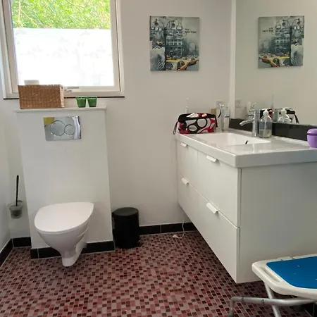 Charmerende Aeldre Sommerhus Taet Pa Strand Og City Holiday home *
