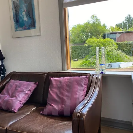 Holiday home Charmerende Aeldre Sommerhus Taet Pa Strand Og City *