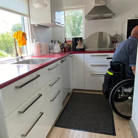 Charmerende Aeldre Sommerhus Taet Pa Strand Og City Holiday home Risskov